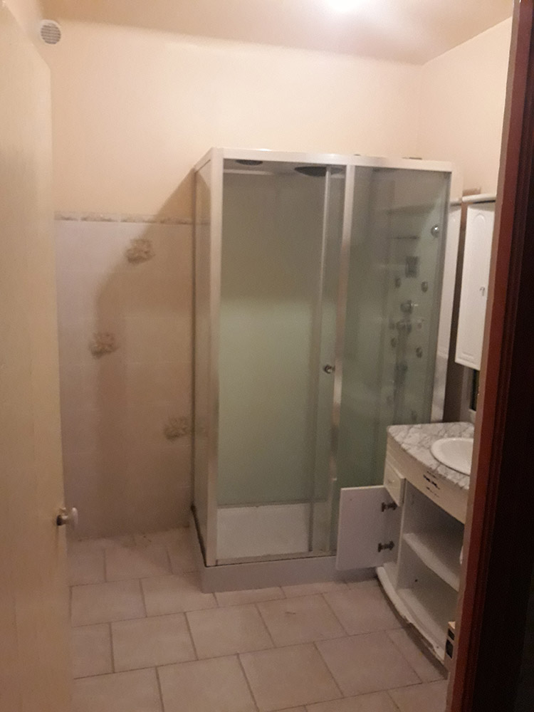 AVANT salle de bain - douche - CALVI